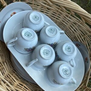 Kahla Cermic dish set! Retails for 900$ for 12 piece. This is a 24+ piece